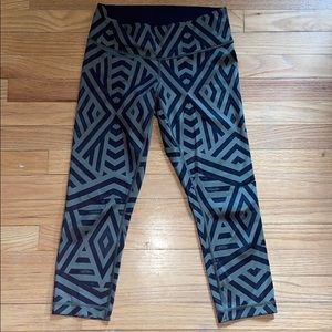 LULULEMON AZTEC LEGGINGS (6)